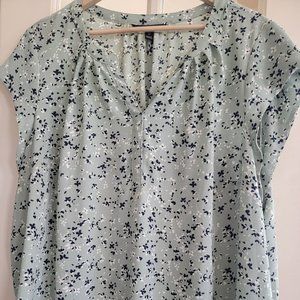 41 Hawthorn 3X Light Green Floral Blouse